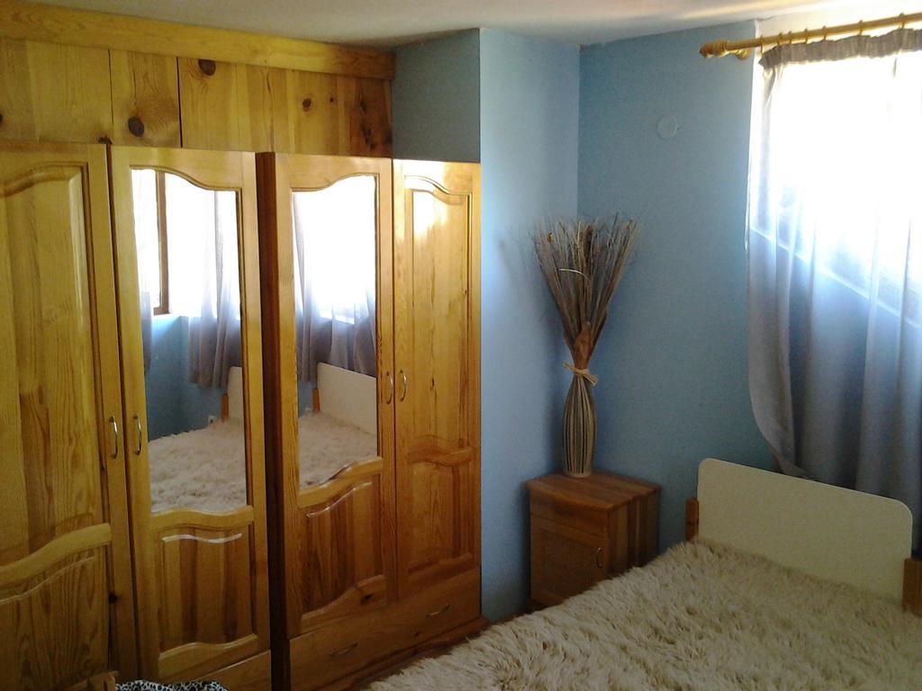 Sharkov Guest House Dolen  الغرفة الصورة